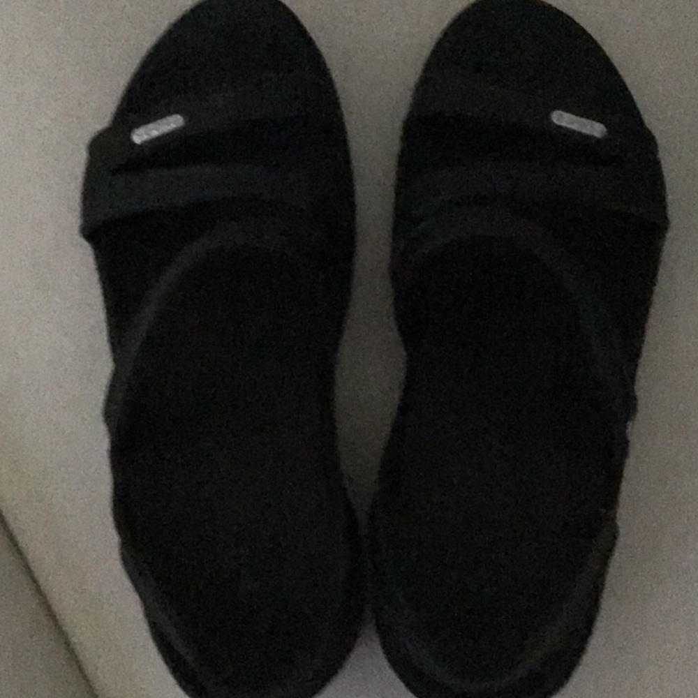 LIKE NEW CROCS SANDALS